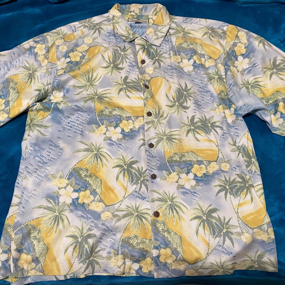 Tommy Bahama Men’s XL 100% Silk Hawaiian Shirt – Tropical Island Print